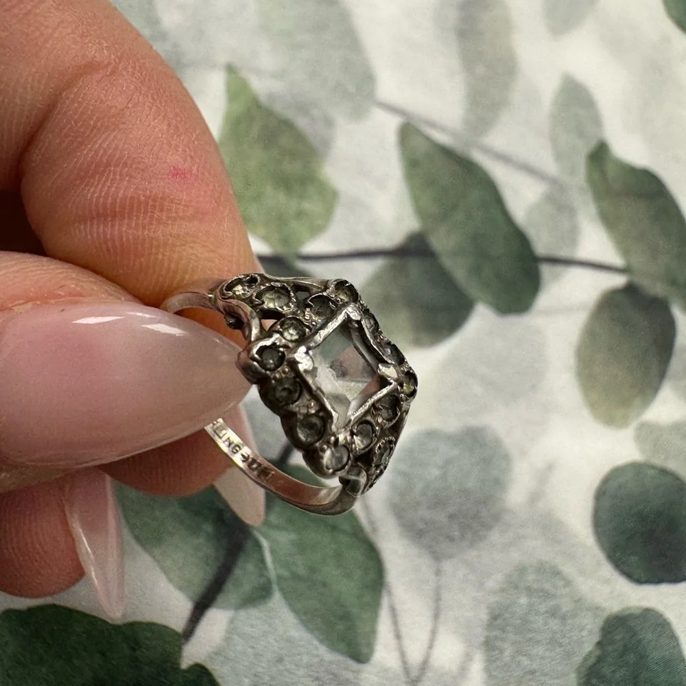 Elegant Antique Sterling Silver Ring with Clear Gemstones Size 6.75 2.3g
